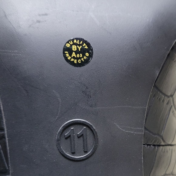 Liz Claiborne Haslett Pumps NWT Black Croc-Embossed Pointed Toe Career Preppy 11 - Picture 10 of 11